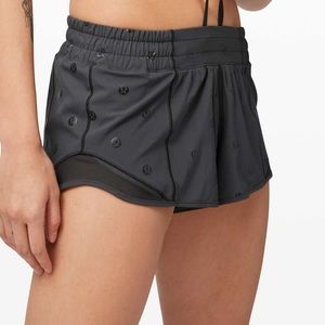 lululemon hotty hot shorts 2.5 new!